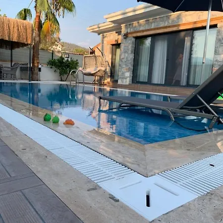 Villa Muestakil Havuzlu Jakuzili Tatil Villasi *