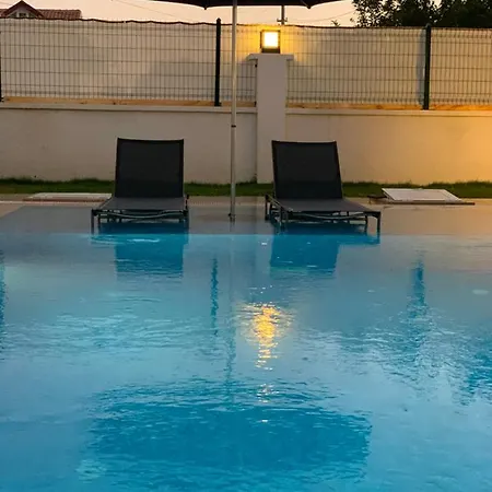 Muestakil Havuzlu Jakuzili Tatil Villasi *