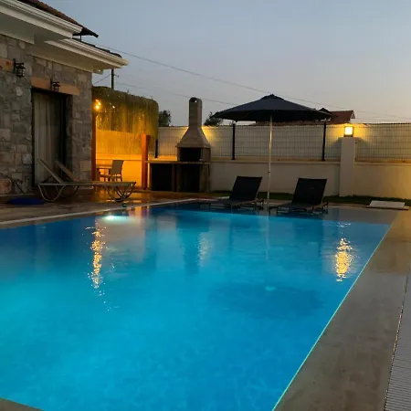 Villa Muestakil Havuzlu Jakuzili Tatil Villasi