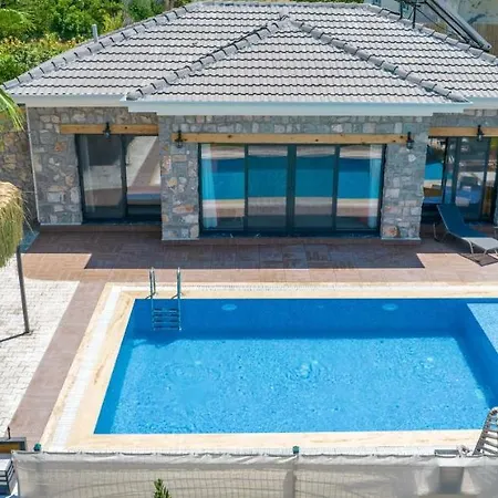 Muestakil Havuzlu Jakuzili Tatil Villasi *