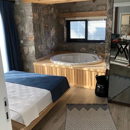 Villa Muestakil Havuzlu Jakuzili Tatil Villasi *
